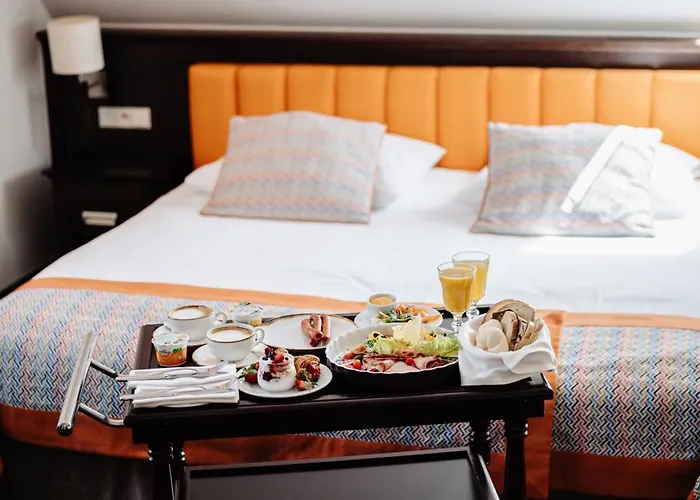 Wieniawa Отель Лешно